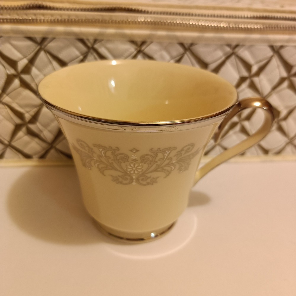 Vtg Lenox Snow Lily Discontinued China Set Of 12 Coffee/Tea Cups w/ Storage Case